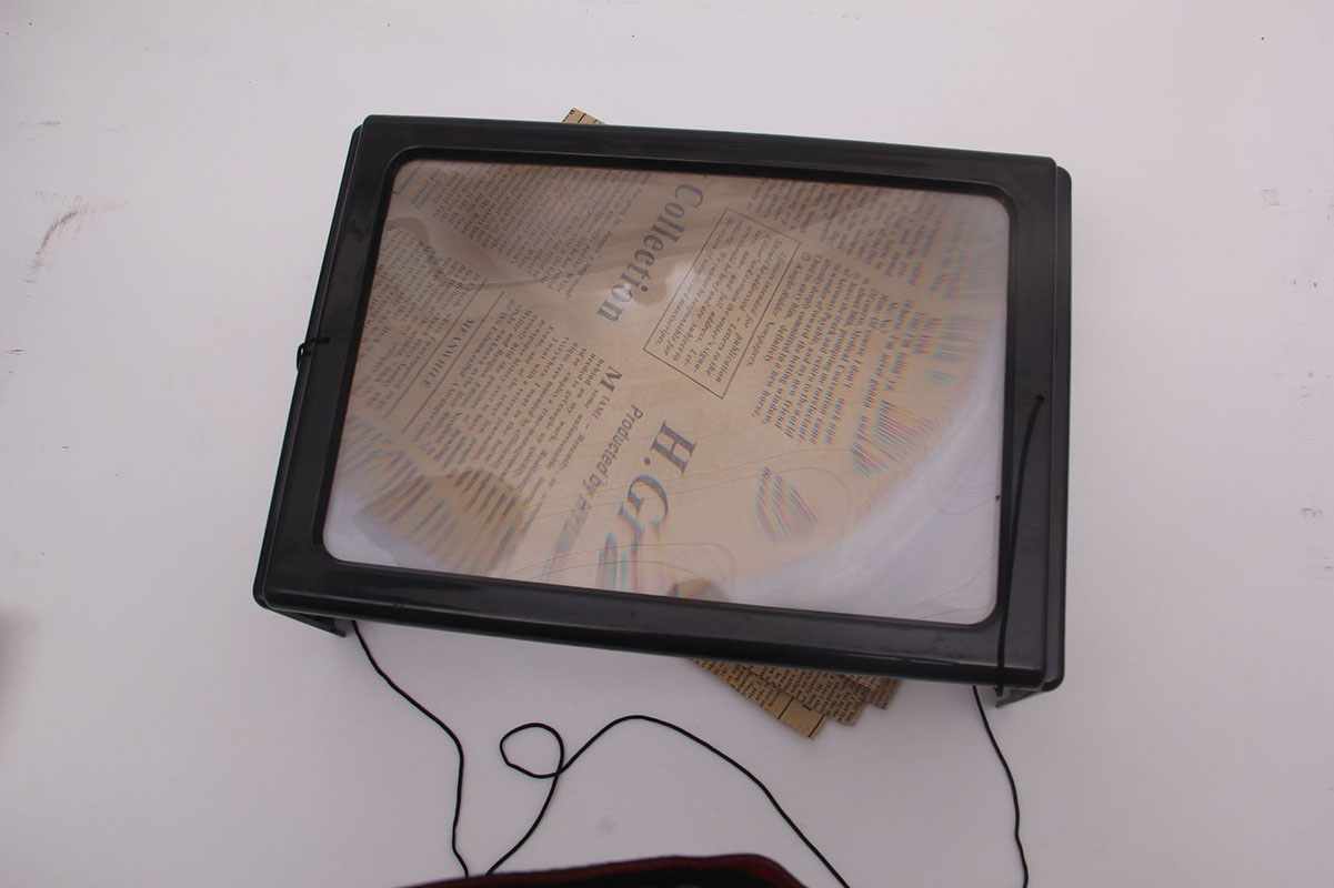 desktop with LED lightnewspaper reading desktop magnifying glass